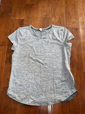 Under Armour Women's Heather Gray Short Sleeve Performance Tee